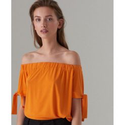 Bluzka hiszpanka z wiązaniem - Pomarańczo. Bluzki damskie marki Mohito. Za 39.99 zł.