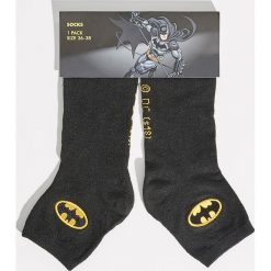 Skarpetki Batman - Czarny. Czarne skarpety damskie Sinsay, z motywem z bajki. Za 9.99 zł.