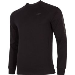 Bluza męska BLM209 - głęboka czerń. Bluzy męskie marki 4f. W wyprzedaży za 99.99 zł.