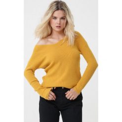 Żółty Sweter Emmie. Żółte swetry damskie Born2be, l, bez wzorów, bez kołnierzyka, bez ramiączek, bez kaptura. Za 69.99 zł.