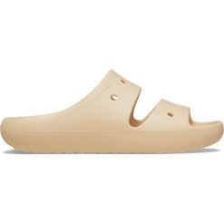 Klapki plażowe damskie Crocs Classic Sandal V2. Brązowe obuwie sportowe damskie Crocs, bez wzorów. W wyprzedaży za 159.25 zł.