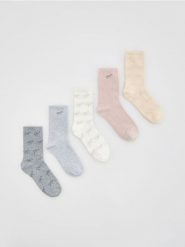Wzorzyste skarpetki 5 pack - jasnoszary. Szare skarpety damskie Reserved, bez wzorów. Za 49.99 zł.