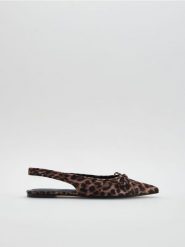 Baleriny ze zwierzęcym wzorem - wielobarwny. Baleriny damskie Reserved, bez wzorów, z tkaniny, bez obcasa. Za 119.99 zł.