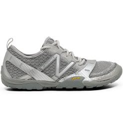 Buty męskie New Balance Minimus Trail MT10OAB – szare. Szare buty sportowe męskie New Balance, z materiału, bez zapięcia, do biegania. Za 349.99 zł.
