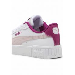 Młodzieżowe sneakersy Carina 2.0 PUMA White Mauve Mist Magenta Gleam Pink. Biała obuwie sportowe damskie Puma, bez wzorów, z materiału, trekkingowe. Za 199.00 zł.