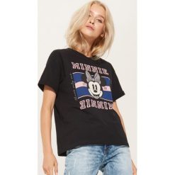 T-shirt Minnie Mouse 1928 - Czarny. Czarne t-shirty damskie House, z motywem z bajki. Za 35.99 zł.