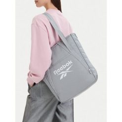 Torebka Reebok. Szare torebki do ręki damskie Reebok, bez wzorów, bez dodatków. Za 129.99 zł.