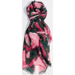 Chusta z kwiatowym printem - Khaki. Szaliki i chusty damskie marki Mohito. W wyprzedaży za 19.99 zł.