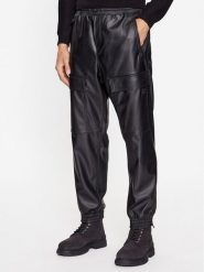 Hugo Spodnie z imitacji skóry Ganno 234 50501246 Czarny Regular Fit. Czarne spodnie materiałowe męskie Hugo, m, bez wzorów, z materiału. Za 759.99 zł.