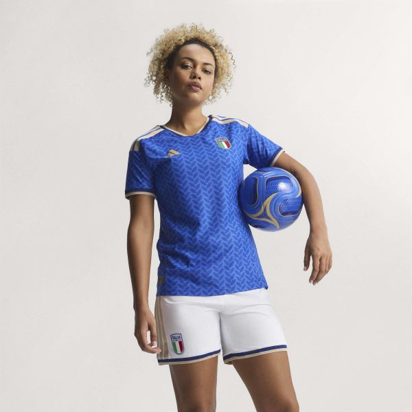 Koszulka domowa Włochy 26 Authentic. Niebieskie koszulki sportowe damskie Adidas, s, bez wzorów, z dzianiny, bez kołnierzyka, bez ramiączek, do piłki nożnej, climacool (adidas). Za 649.00 zł.