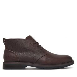 Trzewiki Clarks. Brązowe botki męskie Clarks, bez wzorów, bez zapięcia. Za 519.99 zł.