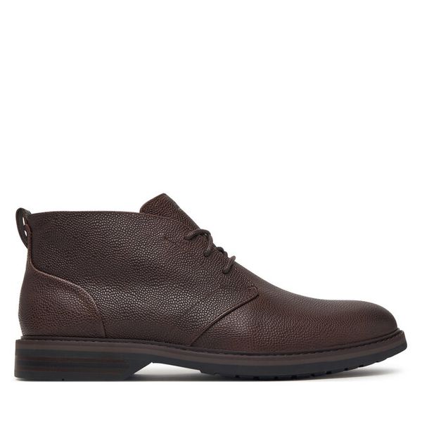 Trzewiki Clarks. Brązowe botki męskie Clarks, bez wzorów, bez zapięcia. Za 519.99 zł.