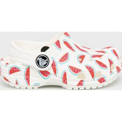 Crocs - Klapki dziecięce. Sandały dziewczęce marki Crocs. Za 129.90 zł.