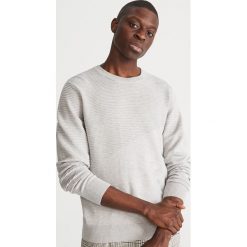 Sweter z wiskozowej dzianiny - Jasny szar. Swetry przez głowę męskie marki Reserved. Za 119.99 zł.