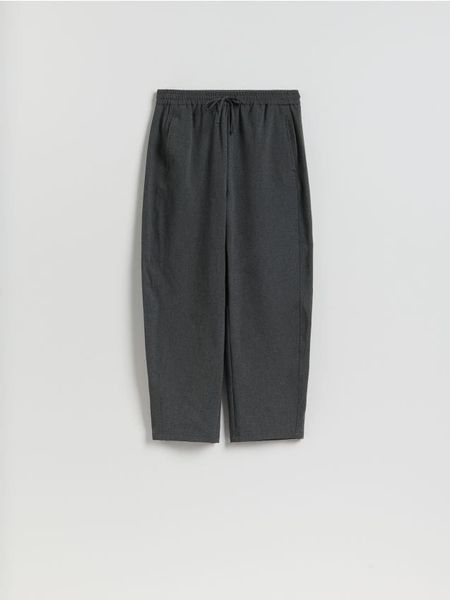 Spodnie barrel leg - jasnoszary. Szare spodnie materiałowe damskie Reserved, l, bez wzorów, z tkaniny. Za 119.99 zł.