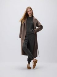 Dzianinowe spodnie jogger - ciemnoszary. Szare spodnie materiałowe damskie Reserved, l, bez wzorów, z dzianiny. Za 89.99 zł.