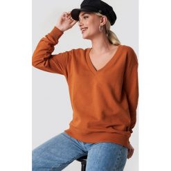 NA-KD Basic Bluza basic z dekoltem V - Orange. Bluzy damskie marki NA-KD Basic. W wyprzedaży za 50.47 zł.