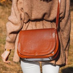 Torebka skórzana listonoszka DAN-A T223 camel. Brązowe torby na ramię damskie DAN-A, bez wzorów, ze skóry, bez dodatków. Za 359.99 zł.