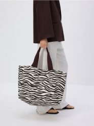 Płócienna torebka shopper - wielobarwny. Torebki shopper damskie Reserved, bez wzorów, z bawełny, bez dodatków. W wyprzedaży za 69.99 zł.