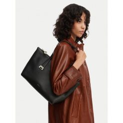 Torebka Furla. Czarne torebki do ręki damskie Furla, bez wzorów, klasyczne, bez dodatków. Za 1,529.00 zł.