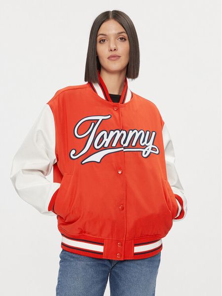 Tommy Jeans Kurtka bomber Letterman DW0DW17233 Czerwony Relaxed Fit. Czerwone kurtki damskie Tommy Jeans, l, bez wzorów, z jeansu, bez kaptura. Za 699.99 zł.
