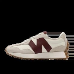 Buty do chodzenia damskie New Balance 327. Brązowe obuwie sportowe damskie New Balance, bez wzorów, z gumy, do biegania. Za 696.00 zł.
