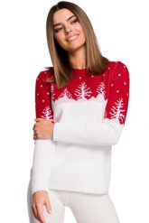 Sweter z Motywem Choinek -- Czerwony. Czerwone swetry damskie MOE, uniwersalny, bez wzorów, z materiału, bez kołnierzyka, bez ramiączek, bez kaptura. Za 211.90 zł.