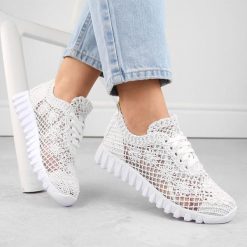 Półbuty damskie sportowe koronkowe białe T.Sokolski 1982. Białe półbuty damskie T.Sokolski, bez wzorów, z koronki, sportowe, bez obcasa, bez zapięcia. Za 239.99 zł.