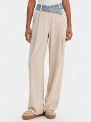 Desigual Spodnie materiałowe 26SWPW28 Beżowy Regular Fit. Brązowe spodnie materiałowe damskie Desigual, xs, bez wzorów, z materiału. Za 539.99 zł.