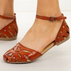 Brązowe skórzane sandały damskie Porronet 3100. Brązowe sandały damskie Porronet, bez wzorów, z jeansu, bez obcasa, na płaskiej podeszwie, bez zapięcia. Za 299.00 zł.