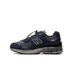 Buty do chodzenia dla dorosłych New Balance 2002R Protection Pack Eclipse. Czarne obuwie sportowe damskie New Balance, bez wzorów, z zamszu, do biegania. Za 790.90 zł.