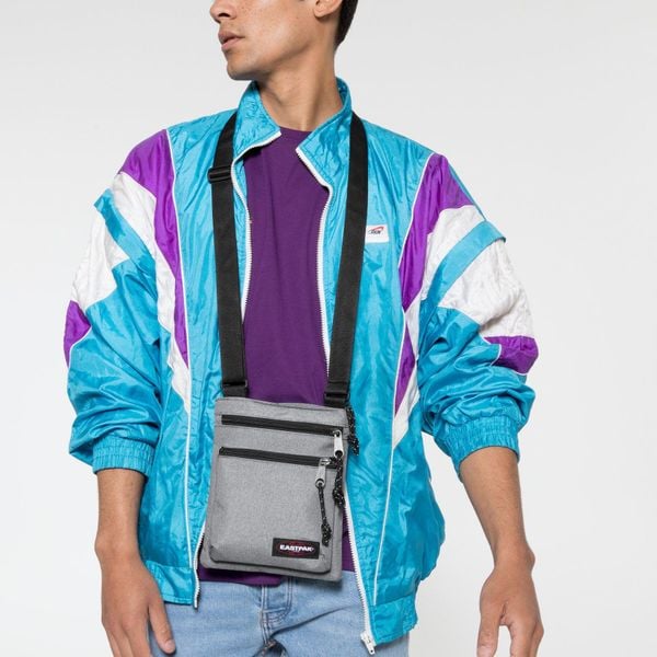 Torba na ramię Eastpak Rusher. Szare saszetki męskie Eastpak, bez wzorów, z nylonu, na ramię, duże. Za 68.23 zł.