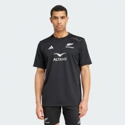 Koszulka All Blacks Rugby AEROREADY Short Sleeve. Czarne koszulki sportowe męskie Adidas, xs, bez wzorów, z materiału, bez kołnierzyka, bez ramiączek. W wyprzedaży za 180.45 zł.