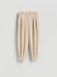 Spodnie balloon - beżowy. Brązowe spodnie materiałowe damskie Reserved, l, bez wzorów, z tkaniny. Za 139.99 zł.