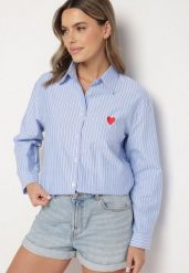 Jasnoniebieska Koszula o Kroju Oversize z Delikatne Paski z Haftem w Kształcie Serca Talaviela. Niebieskie bluzki damskie Born2be, uniwersalny, bez wzorów, z jeansu, eleganckie, bez kołnierzyka, bez ramiączek. Za 74.99 zł.