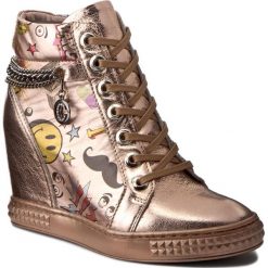 Sneakersy CARINII - B3028/F J40-K15-000-B88. Czerwone półbuty damskie Carinii, bez wzorów, z materiału, bez obcasa, na koturnie, bez zapięcia. W wyprzedaży za 229.00 zł.