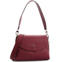 Torebka GUESS - HWVG68 53180 BUR. Czerwone torebki do ręki damskie marki Guess, ze skóry ekologicznej. W wyprzedaży za 389.00 zł.