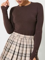 Sweter z ozdobnymi guzikami - brązowy. Brązowe swetry damskie Sinsay, l, bez wzorów, bez kołnierzyka, bez ramiączek, bez kaptura. Za 35.99 zł.