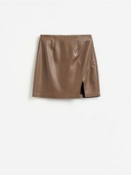 Spódnica mini z imitacji skóry - brązowy. Brązowe spódnice damskie Reserved, l, bez wzorów, ze skóry, mini, trapezowe. Za 89.99 zł.