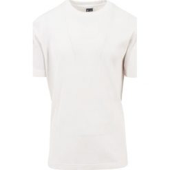 T-shirt w kolorze białym. T-shirty męskie Urban Classics, z okrągłym kołnierzem. W wyprzedaży za 39.95 zł.