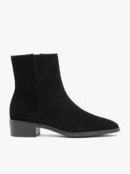 Czarne welurowe botki. Czarne botki damskie Ryłko, ze skóry, eleganckie, za kostkę, bez obcasa, na obcasie, bez zapięcia. Za 449.99 zł.