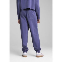 Damskie wygodne spodnie dresowe z wysokim stanem HER PUMA Blue Crystal. Niebieskie spodnie dresowe damskie Puma, l, bez wzorów, z dresówki, do biegania. Za 164.99 zł.