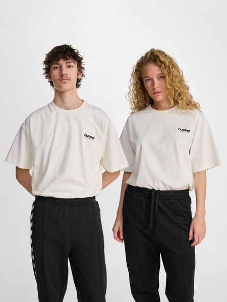 Koszulka Hummel Whistle Loose. Czarne t-shirty damskie Hummel, m, bez wzorów, z bawełny, bez kołnierzyka. Za 181.50 zł.