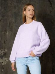 Sweter basic - fioletowy. Fioletowe swetry damskie Sinsay, l, bez wzorów, bez kołnierzyka, bez ramiączek, bez kaptura. Za 69.99 zł.