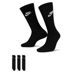 Skarpety Nike Sportswear Everyday Essential 3 pary. Czarne skarpety damskie Nike, bez wzorów. Za 79.99 zł.