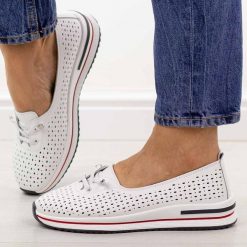 Białe ażurowe skórzane półbuty damskie S.Barski 7044. Białe półbuty damskie S.BARSKI, na jesień, w ażurowe wzory, z jeansu, klasyczne, bez obcasa, na płaskiej podeszwie, bez zapięcia. Za 249.00 zł.