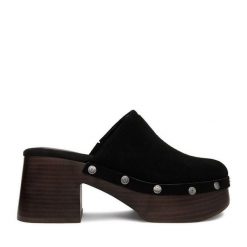 Klapki Guess Jeans. Czarne klapki damskie Guess Jeans, z aplikacjami, z jeansu, bez obcasa. Za 359.99 zł.