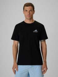 4F T-shirt regular z nadrukiem męski - czarny S. Czarne koszulki sportowe męskie 4f, m, bez wzorów, z bawełny, bez kołnierzyka, bez ramiączek. W wyprzedaży za 49.99 zł.