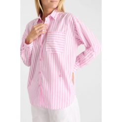 Koszulka damska Le Temps des cerises Ariana. Czerwone t-shirty i topy dla dziewczynek Le Temps Des Cerises, bez wzorów, bez ramiączek. Za 298.00 zł.