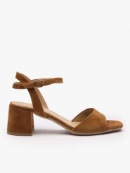 Jasnobrązowe sandały na stabilnym obcasie. Brązowe sandały damskie Ryłko, bez wzorów, ze skóry, bez obcasa, na słupku, bez zapięcia. Za 399.99 zł.